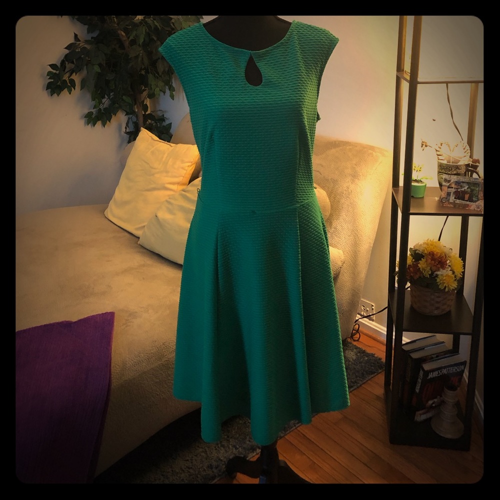 Keyhole green dress, size 14